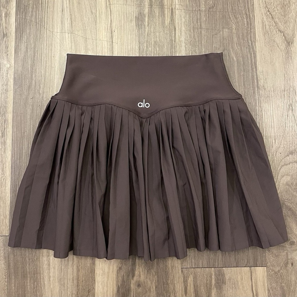 ALO Yoga Grand Slam Women's Mini Chocolate Tennis Skirt with Shorts XS
